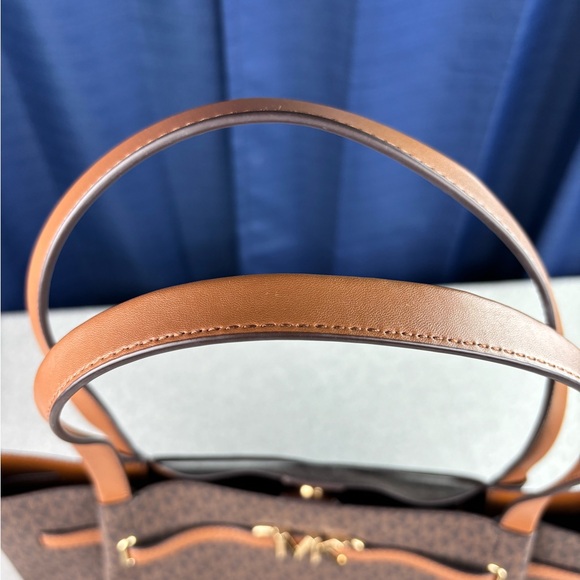 MK Large tote- new with tags - Picture 8 of 10